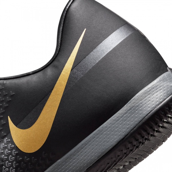 Футзальне взуття Nike Phantom GT2 Academy IC DC0765-007 р.US 9,5 чорний