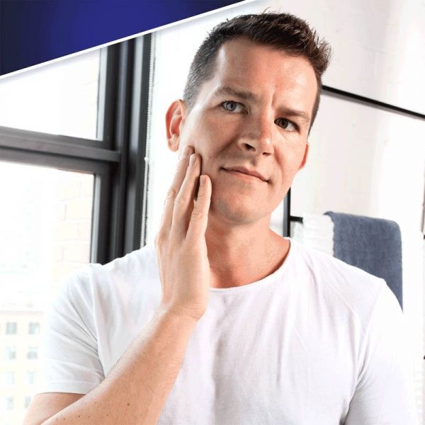 Набор подарочный для мужчин Gillette бритва SkinGuard + дорожная косметичка