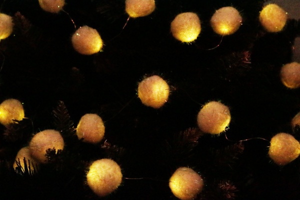 Электрогирлянда теплого белого цвета светодиодная (LED) 20 ламп 1,9 м 