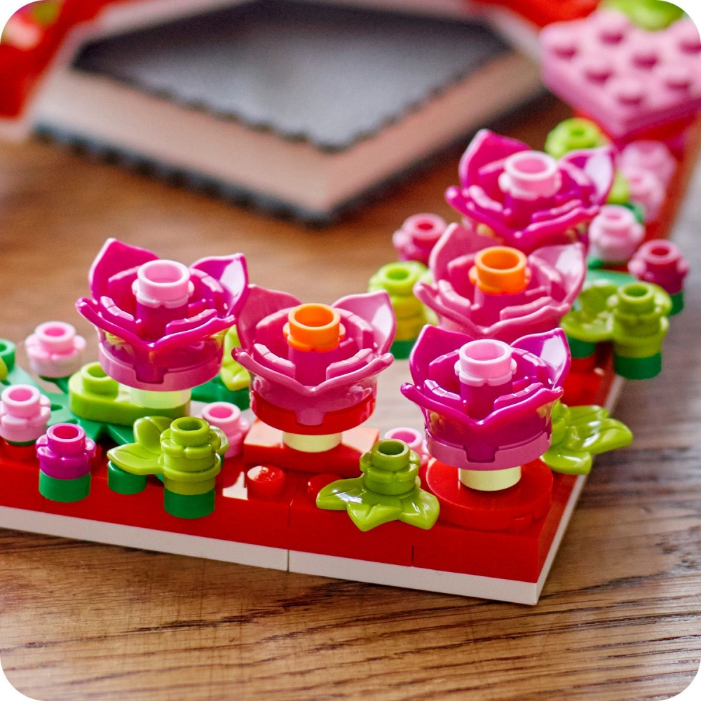 Конструктор LEGO Icons Узор в форме сердца 40638