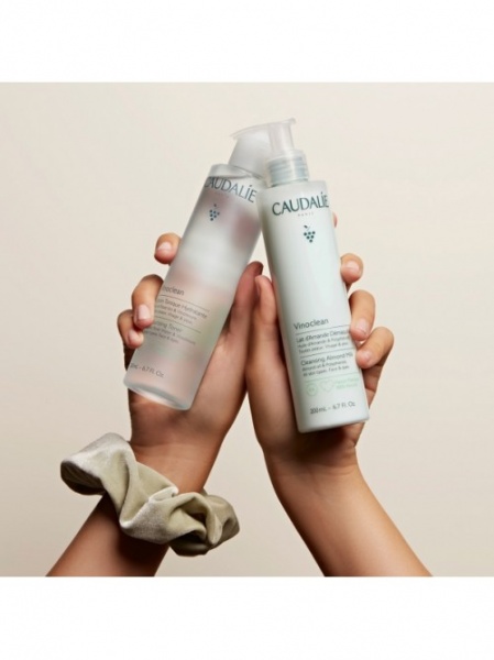 Молочко для снятия макияжа Caudalie Vinoclean Миндальное 400 мл