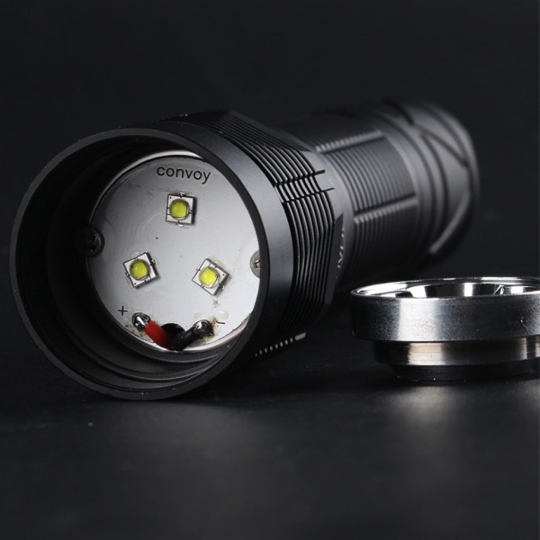 Фонарь Тактический S12 SST20 5000K черный