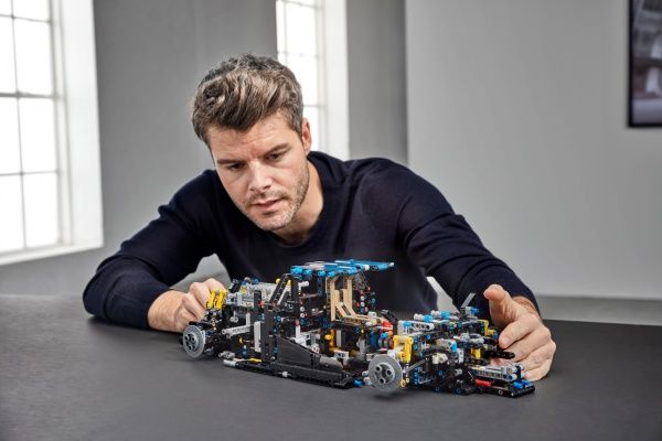 Конструктор LEGO Technic Bugatti Chiron 42083