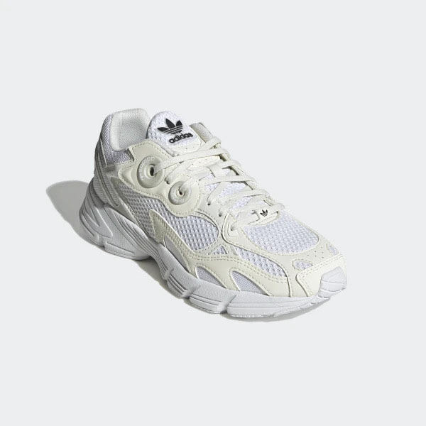 Кроссовки Adidas HR0781 р.40 бежевый