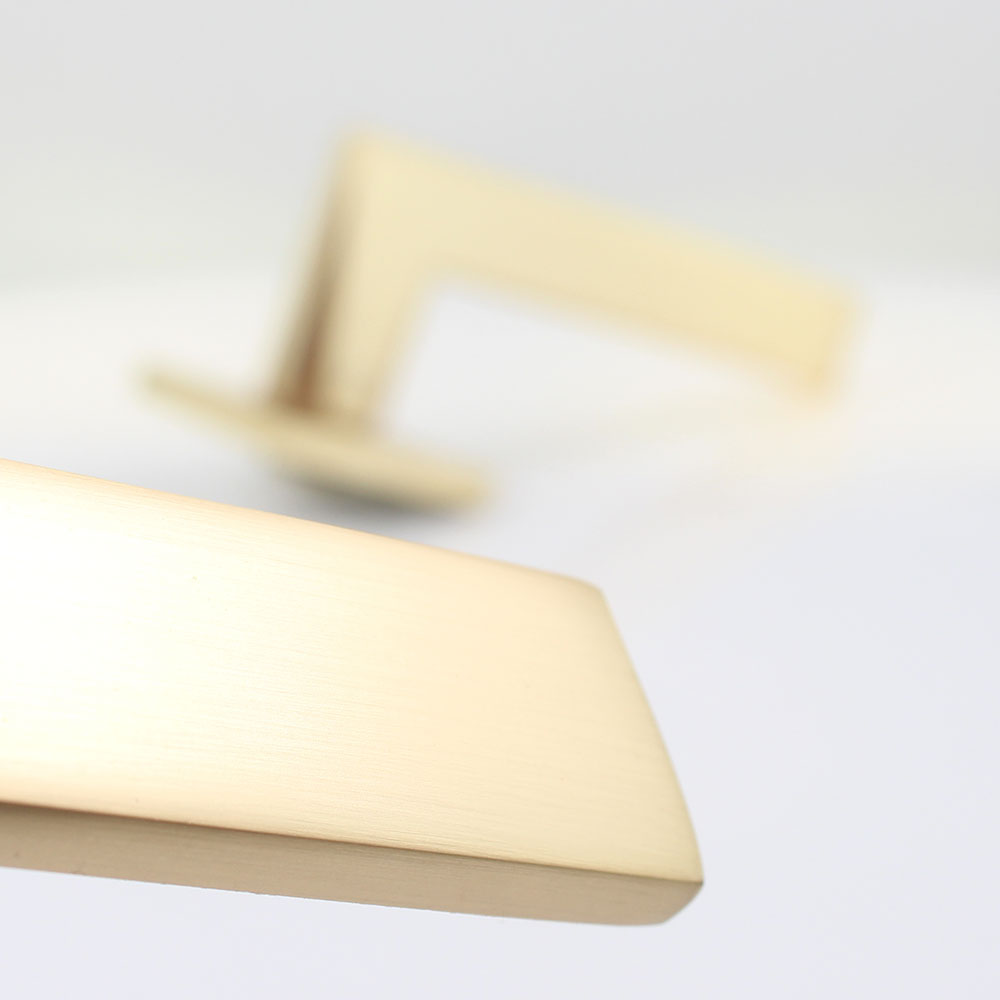 Ручка на розетці Comit Quanta Q матове золото