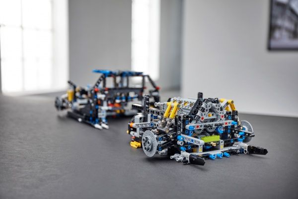Конструктор LEGO Technic Bugatti Chiron 42083