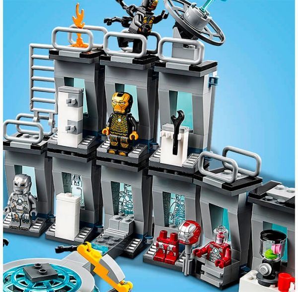 Конструктор LEGO Super Heroes Зал з костюмами Залізної Людини 76125 76125