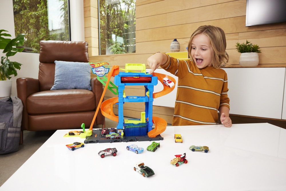 Игровой набор Hot Wheels Автомойка: Невероятные виражи HTN80