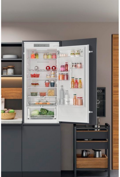 Встраиваемый холодильник Hotpoint Ariston HAC20 T321
