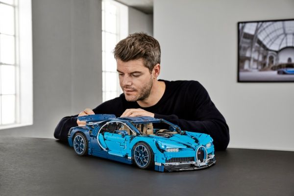 Конструктор LEGO Technic Bugatti Chiron 42083