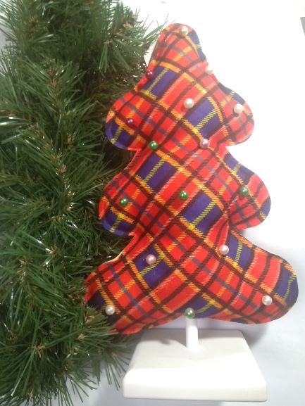 Прикрашання новорічне на підставці Ялинка шотландка червоно-синя з перлами 30 см