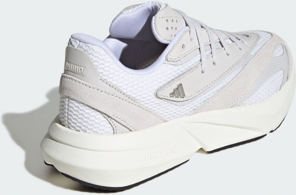 Кроссовки женские Adidas LIGHTBLAZE CRYWHT/FTWWHT/GREONE JH6958 р.38 белые