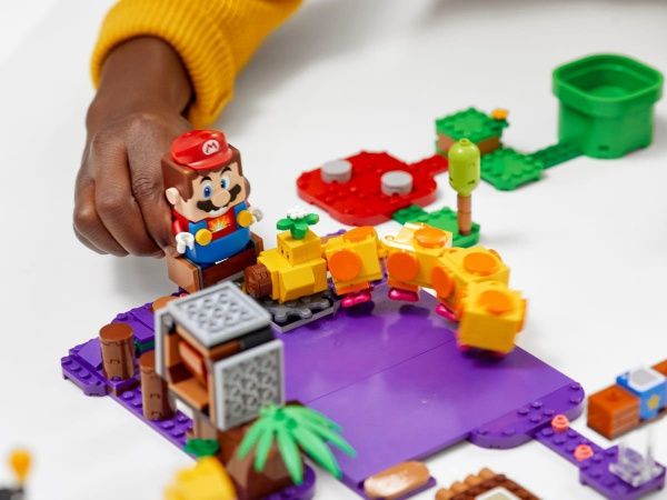 Конструктор LEGO Super Mario Отруйне болото гусениці 71383