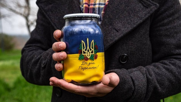 Флаг Украины сувенир «Ко Дню Победы в банке»