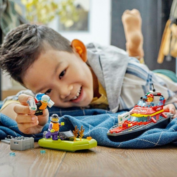 Конструктор LEGO City Човен пожежної бригади 60373