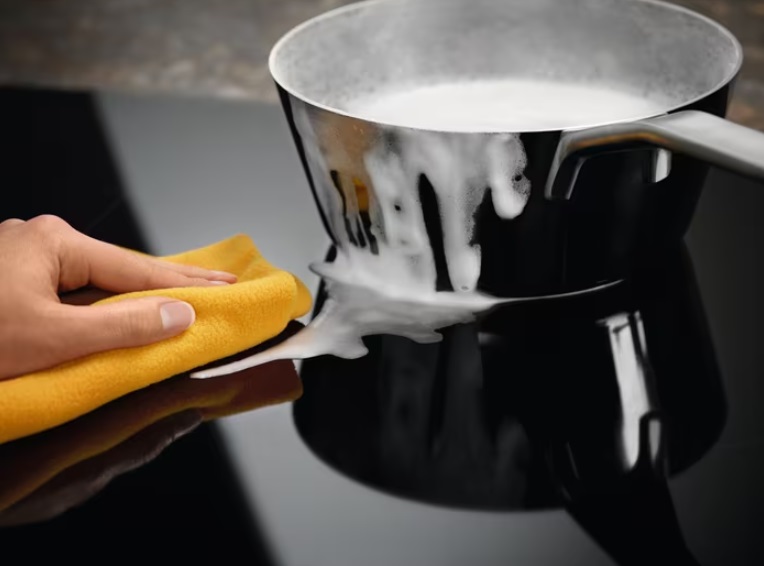 Варильна поверхня індукційна Electrolux CIV634