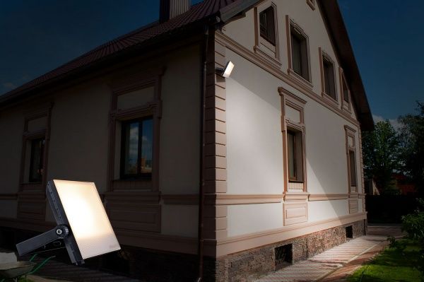 Прожектор Philips BVP132 LED16/WW 20 Вт IP65 чорний 