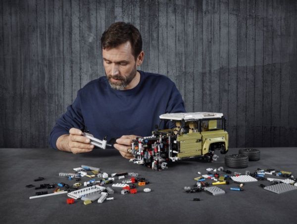 Конструктор LEGO Technic Land Rover Defender 42110