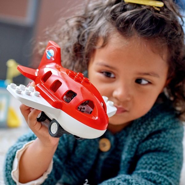 Конструктор LEGO DUPLO Літак і аеропорт 10961