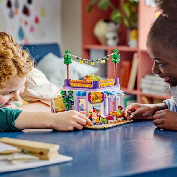 Конструктор LEGO Friends Хартлейк-Сити. Общественная кухня 41747