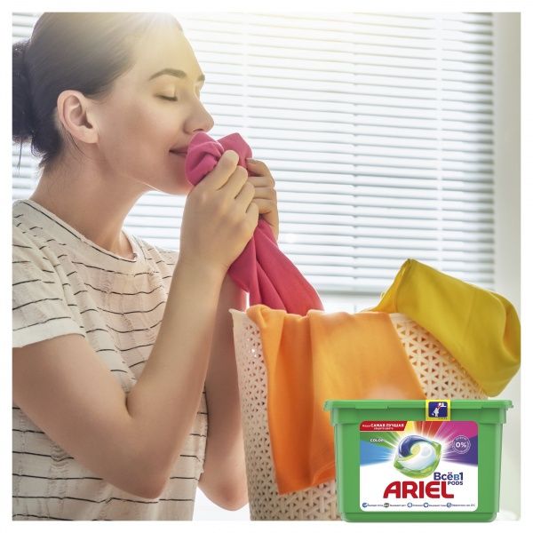 Капсулы для машинной стирки Ariel Pods Все-в-1 Color 30 шт. 
