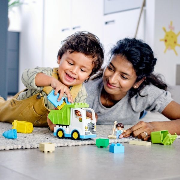Конструктор LEGO DUPLO Мусоровоз и контейнеры для раздельного сбора мусора 10945
