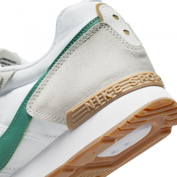 Кросівки Nike Venture Runner DJ2004-100 р.US 7,5 коричневий