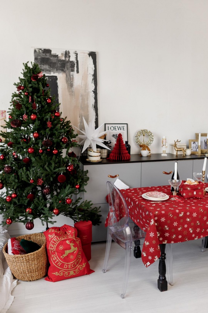 Скатерть Колокольчики на красном 136x180 см Прованс