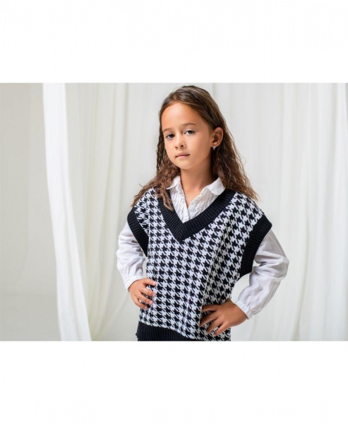 Жилет для девочки ART KNIT Лапки р.128134 черный 
