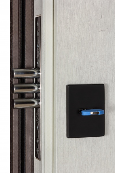 Дверь входная Булат К-8 (квадро) 539/237 mamba morion / рустик авиньон блан 2050x950 мм левая