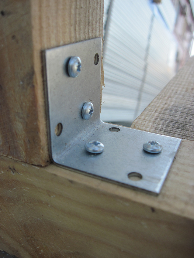 Кутник перфорований рівносторонній 50x50x50 мм 50 мм порошкова фарба