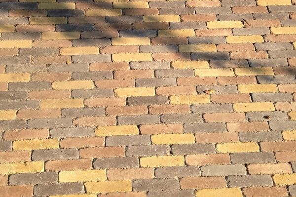Тротуарная плитка Золотой Мандарин Барселона антик 186 x 60 x 45 мм. бордовая