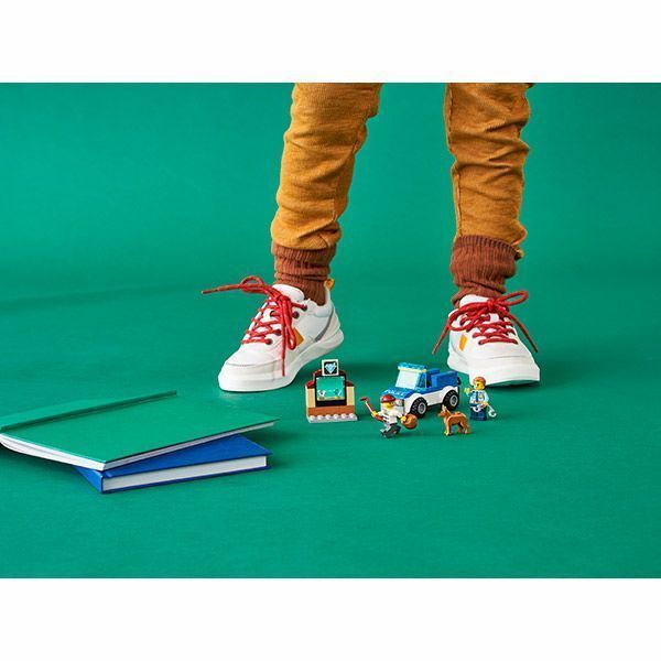 Конструктор LEGO City Полицейской отряд с собакой 60241