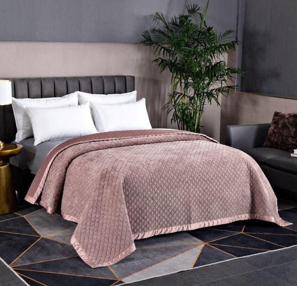 Покривало Velvet Darby 240x260 см La Nuit пудровий 