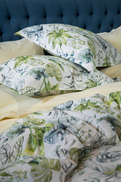 Комплект постельного белья Flora семейный белый с рисунком Decoflux 