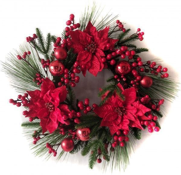 Венок новогодний с хвоей, листьями, красными пуансетиямы, ягодами, шарами d600 мм EPI-36734F 
