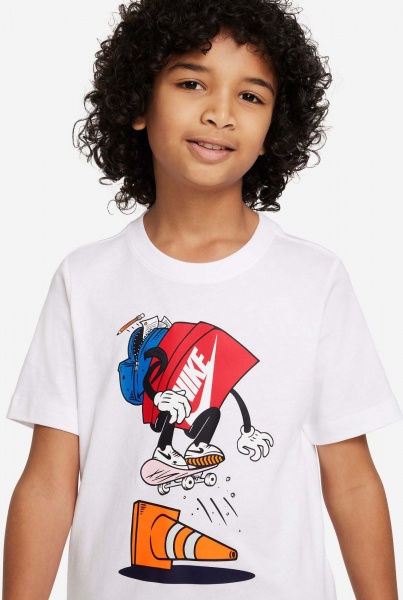 Футболка Nike TEE BOXY PATCH 2 FA22 DR9724-100 р.L білий