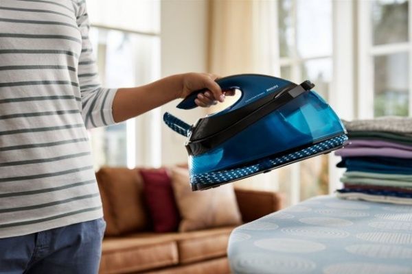 Утюг с парогенератором Philips PerfectCare Compact GC7846/80