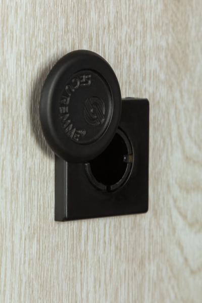 Двері вхідні Revolut Doors В-82 (квадро) Гладка 191 венге темний 2050x950 мм ліві