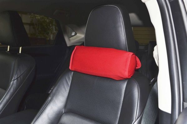 Подушка дорожня Kerdis Валик екозамша червона 