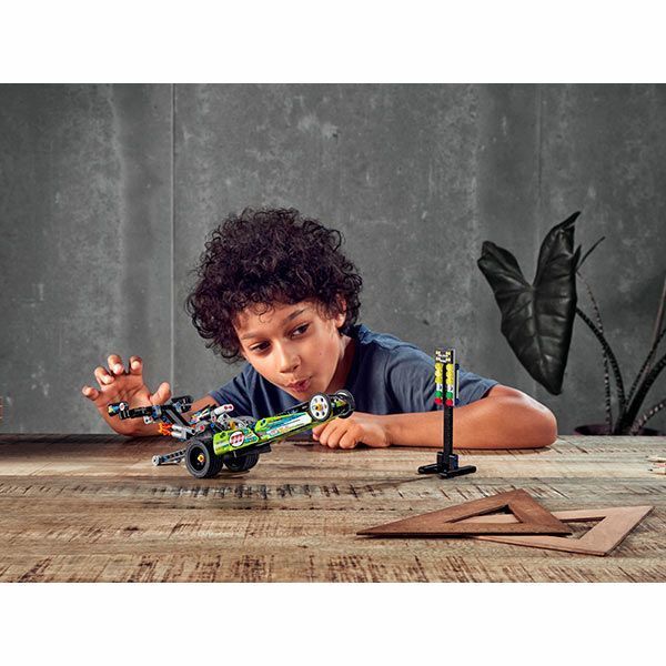 Конструктор LEGO Technic Драгстер 42103