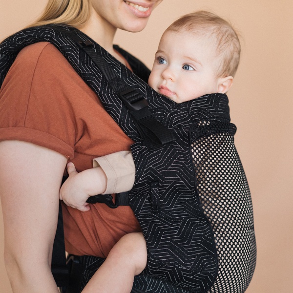 Ерго-рюкзак ONE Урбан Love & Carry чорний LC571 