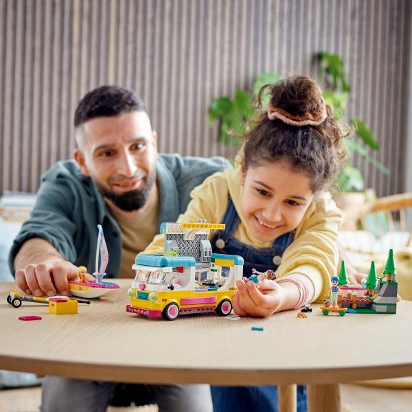 Конструктор LEGO Friends Лісовий будинок на колесах і яхта 41681
