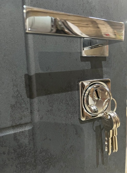 Двері вхідні Мавіс Н-22 бетон антрацит / білий 2050х880 мм ліві