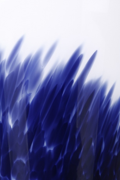 Ваза Wrzesniak Glassworks Confetti 24 см білий з темно-синім 