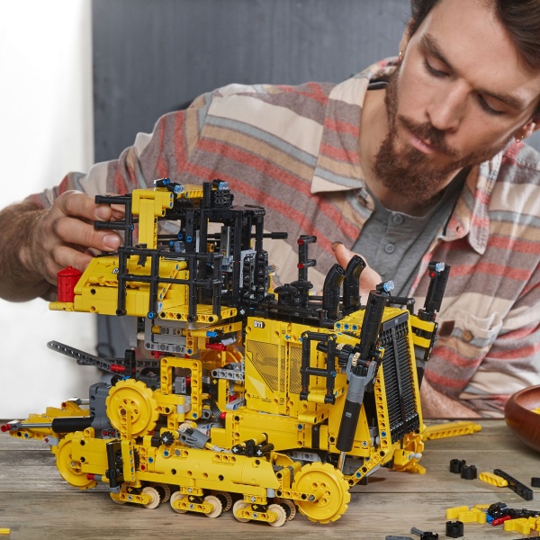 Конструктор LEGO Technic Бульдозер Cat® D11 із керуванням з додатка 42131