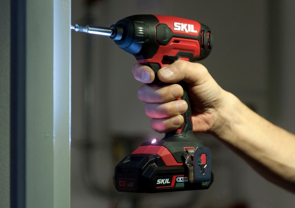 Гайковерт ударный аккумуляторный SKIL SD1E3210CA