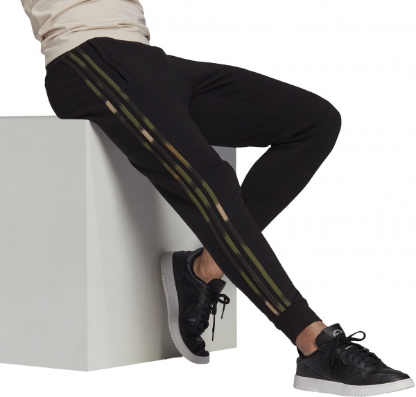 Штани Adidas CAMO SWEAT PANT GN1861 р. S чорний