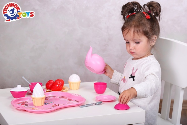 Ігровий набір ТехноК посуд на таці 7273