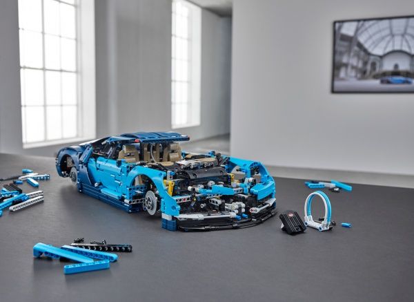 Конструктор LEGO Technic Bugatti Chiron 42083